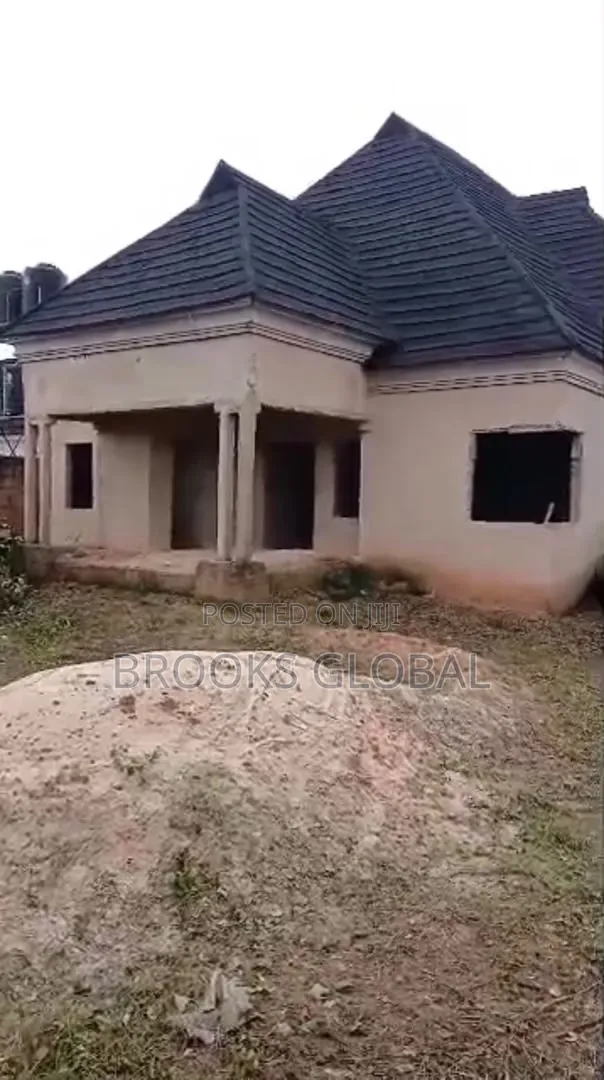 4bdrm Bungalow in Benin City for sale