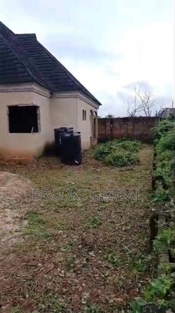 4bdrm Bungalow in Benin City for sale