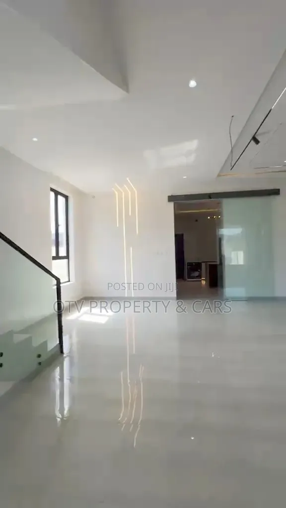 5bdrm Duplex in Lekki Expressway for sale
