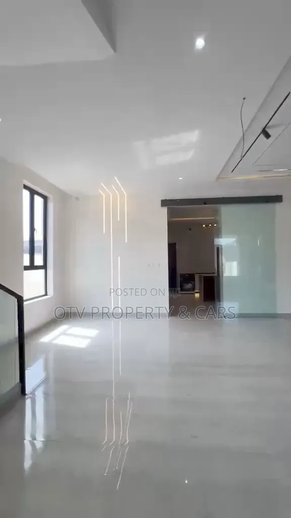 5bdrm Duplex in Lekki Expressway for sale