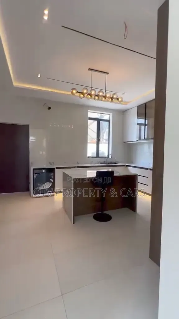 5bdrm Duplex in Lekki Expressway for sale