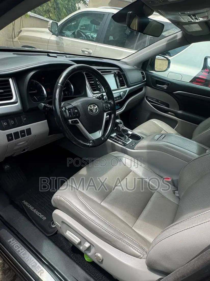 Toyota Highlander Limited Platinum 4x2 V6 (3.5L 6cyl 8A) 2017 Gray
