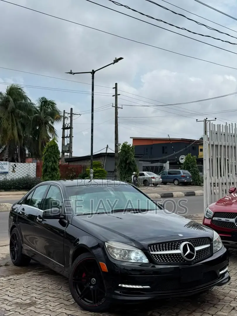 Mercedes-Benz C300 2010 Black