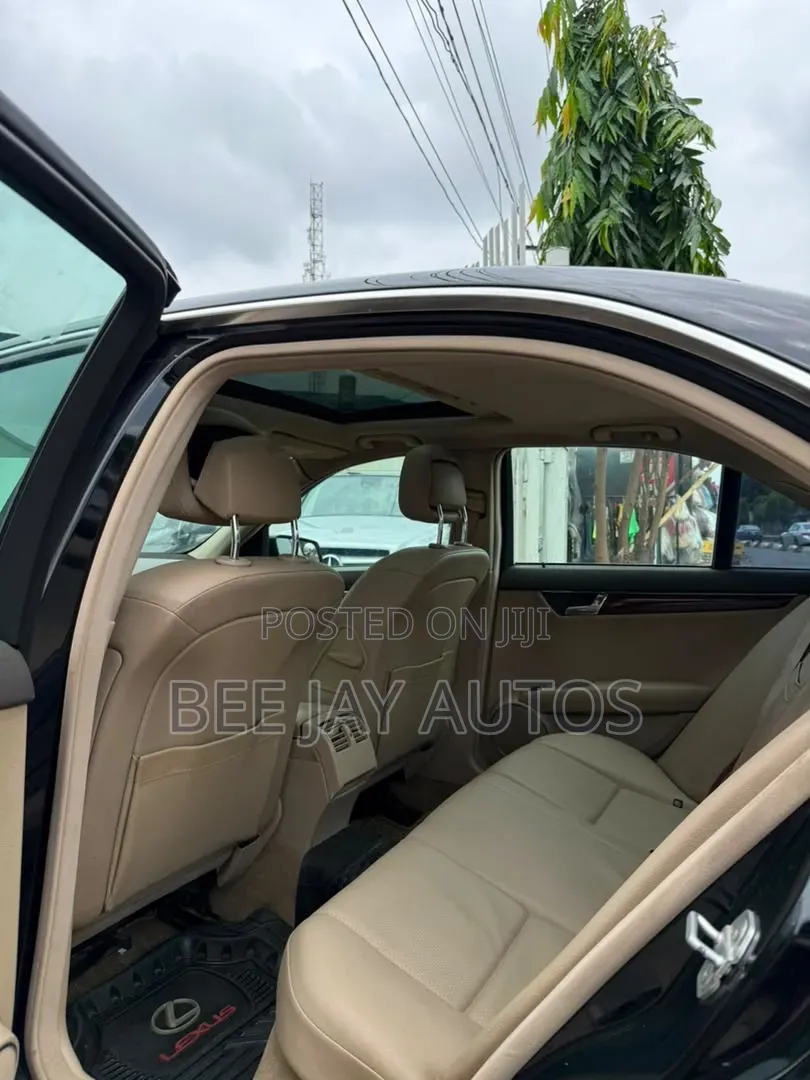 Mercedes-Benz C300 2010 Black