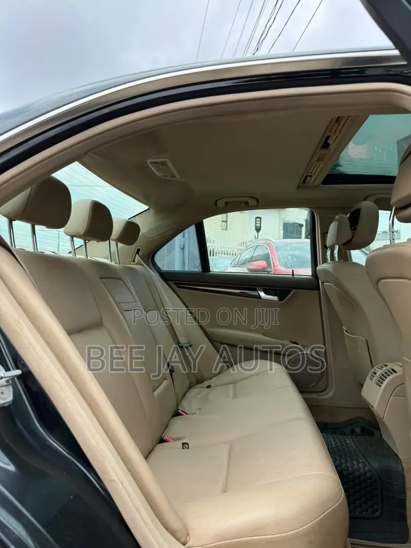 Mercedes-Benz C300 2010 Black