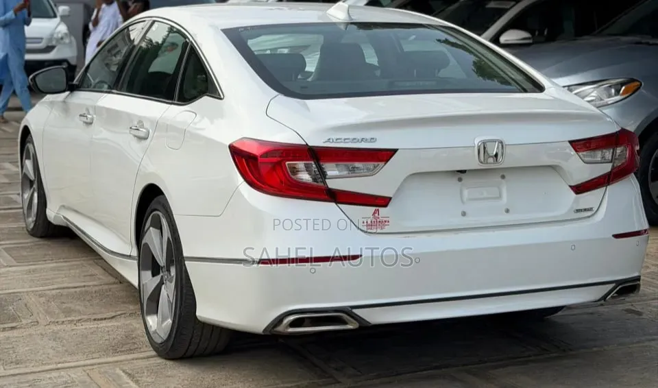 Honda Accord Touring 2.0T 2020 White
