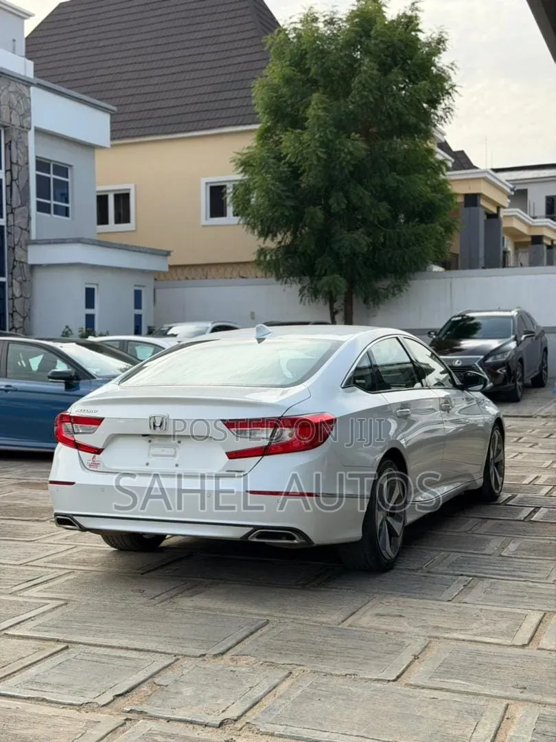 Honda Accord Touring 2.0T 2020 White