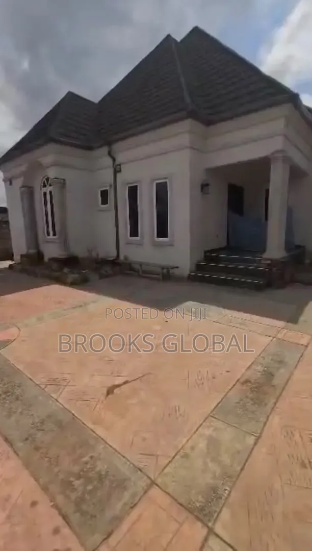 4bdrm Bungalow in Benin City for sale