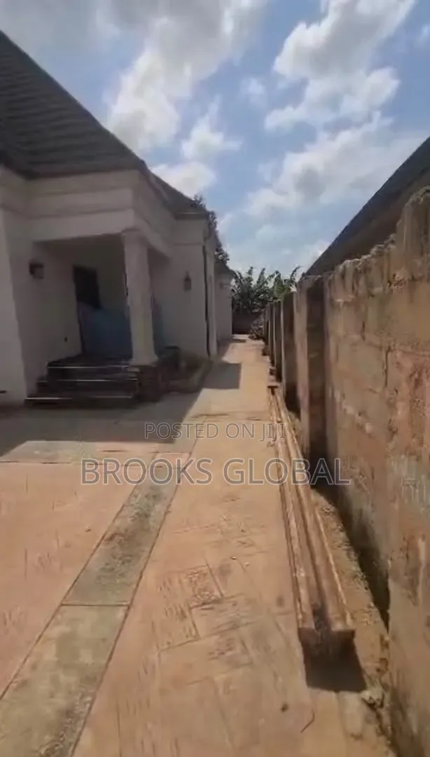 4bdrm Bungalow in Benin City for sale