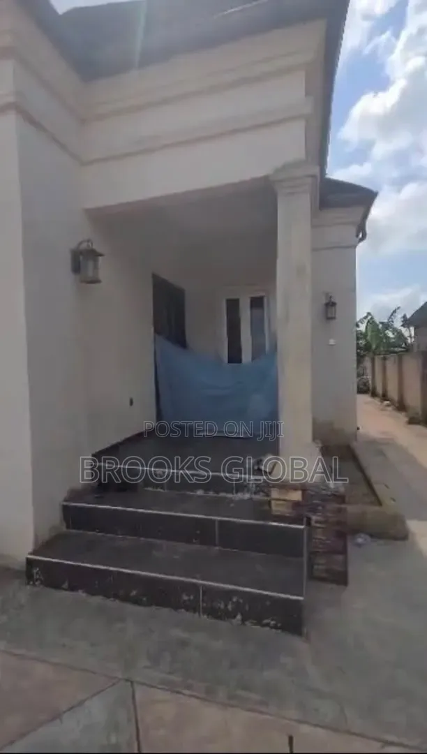4bdrm Bungalow in Benin City for sale