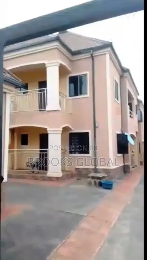 2bdrm Block of Flats in Benin City for sale