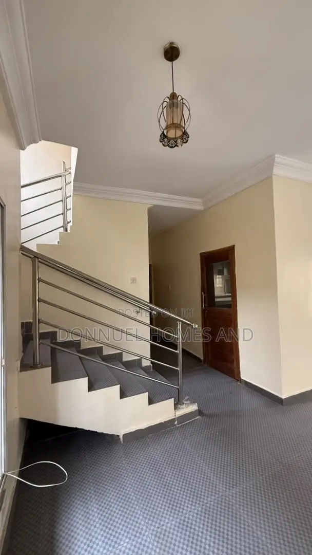 5bdrm Duplex in Ikota for rent