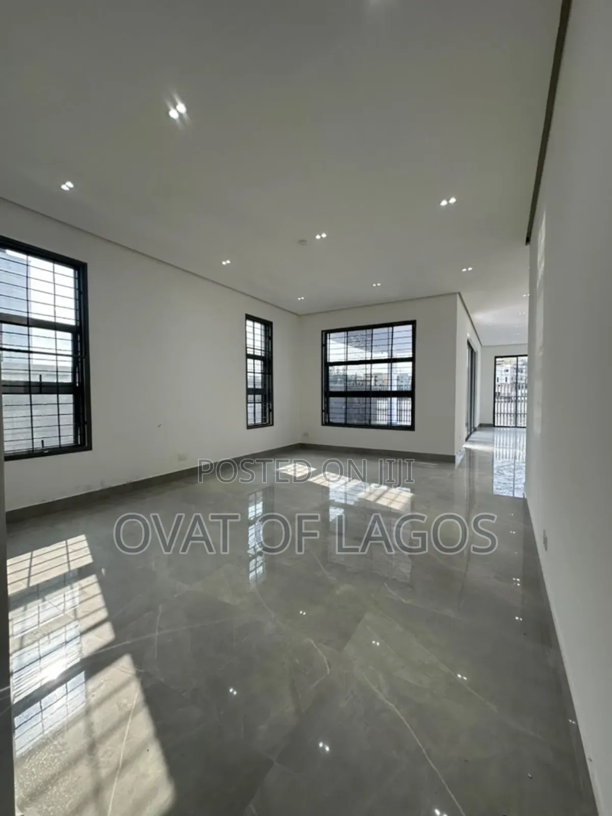 5bdrm House in Banana Island for sale