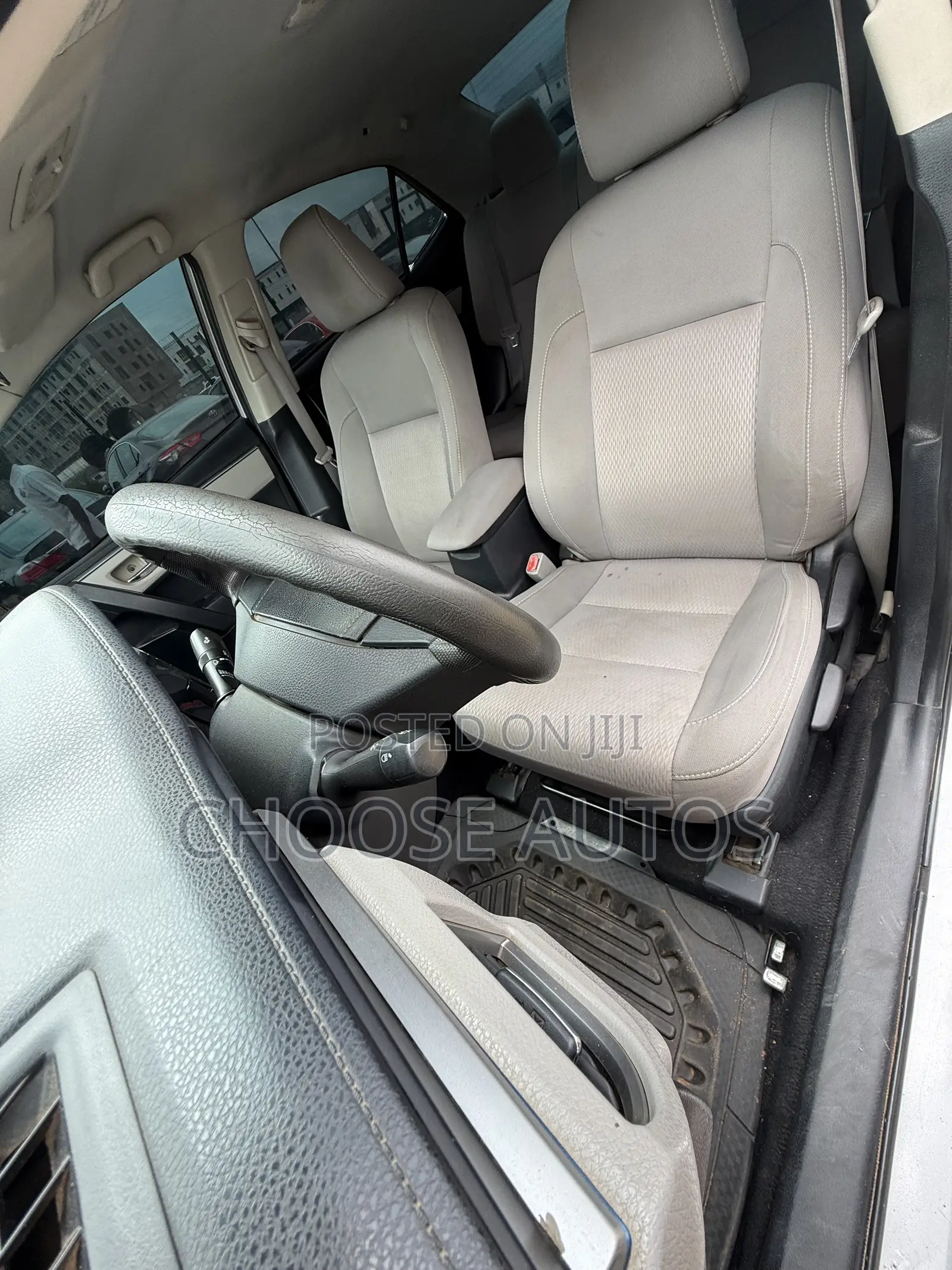 Toyota Corolla LE 4dr Sedan (1.8L 4cyl CVT) 2015 Silver