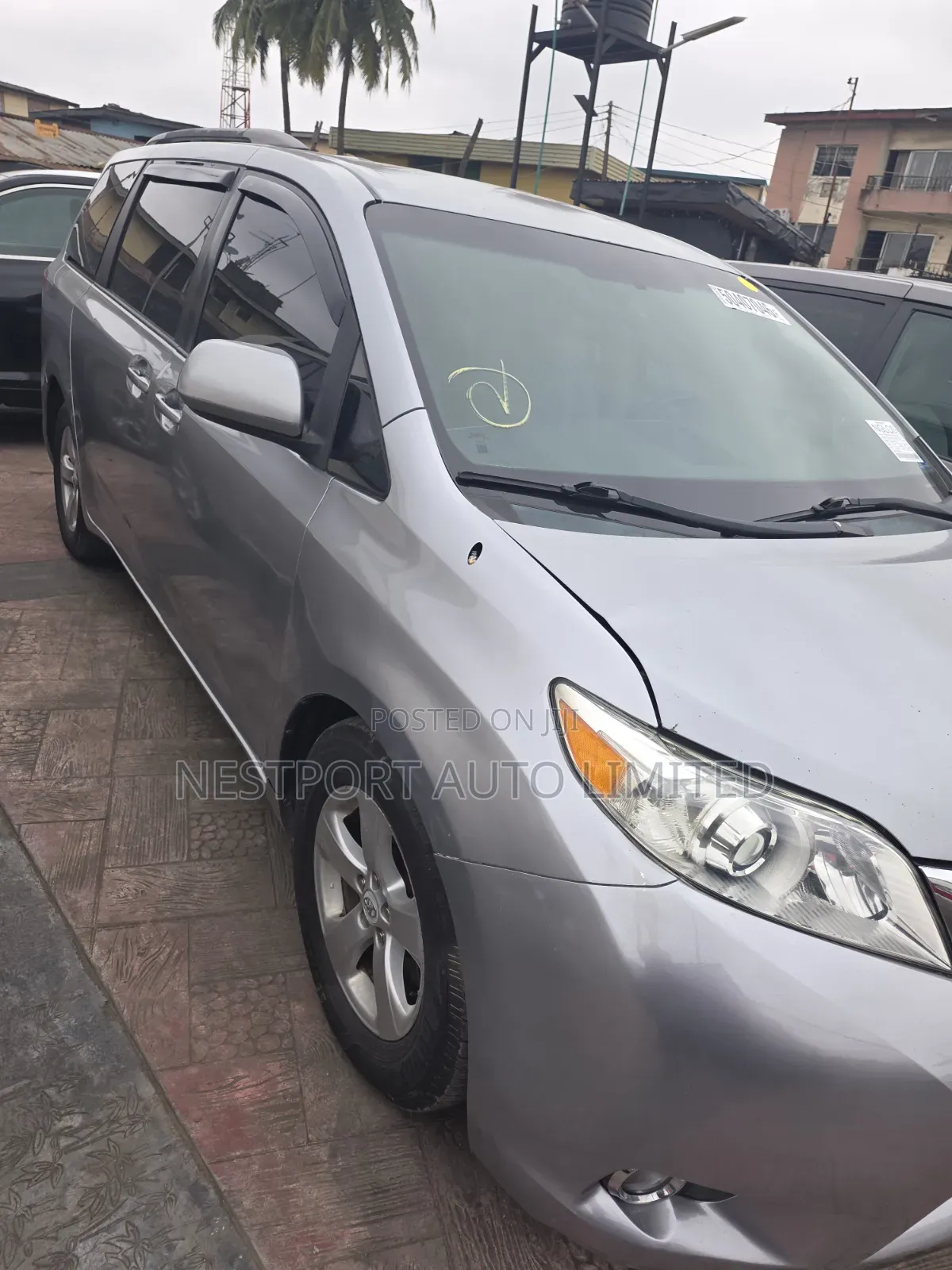 Toyota Sienna 2011 Silver