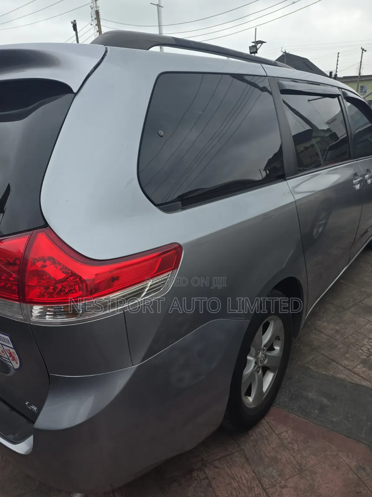 Toyota Sienna 2011 Silver