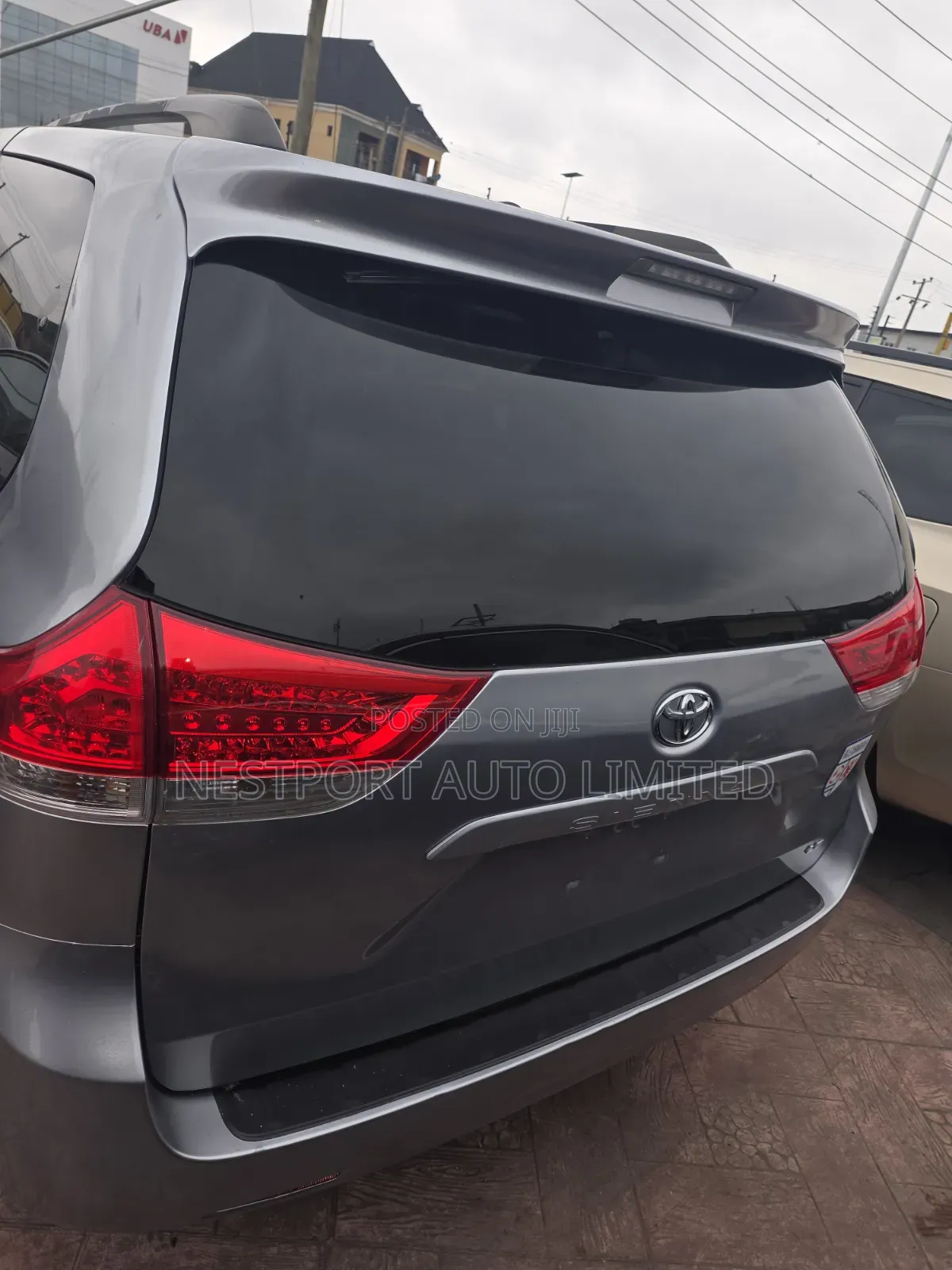 Toyota Sienna 2011 Silver