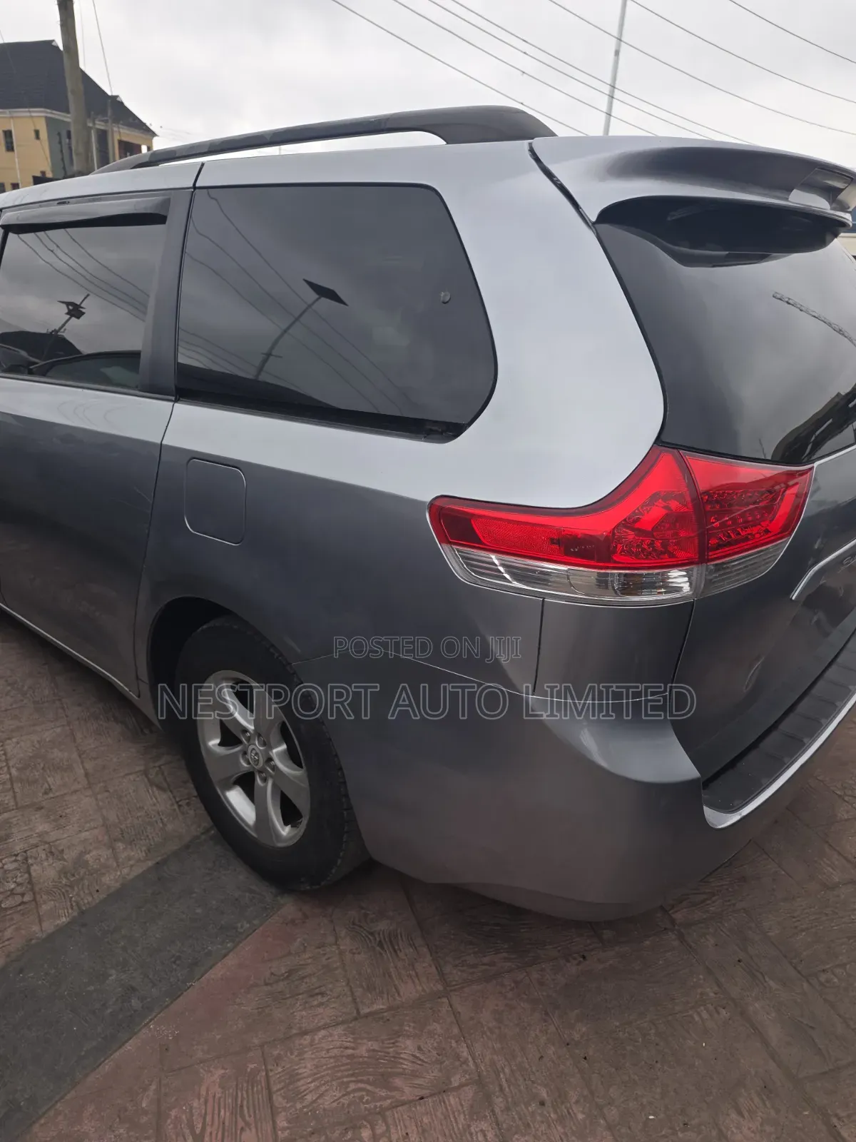 Toyota Sienna 2011 Silver