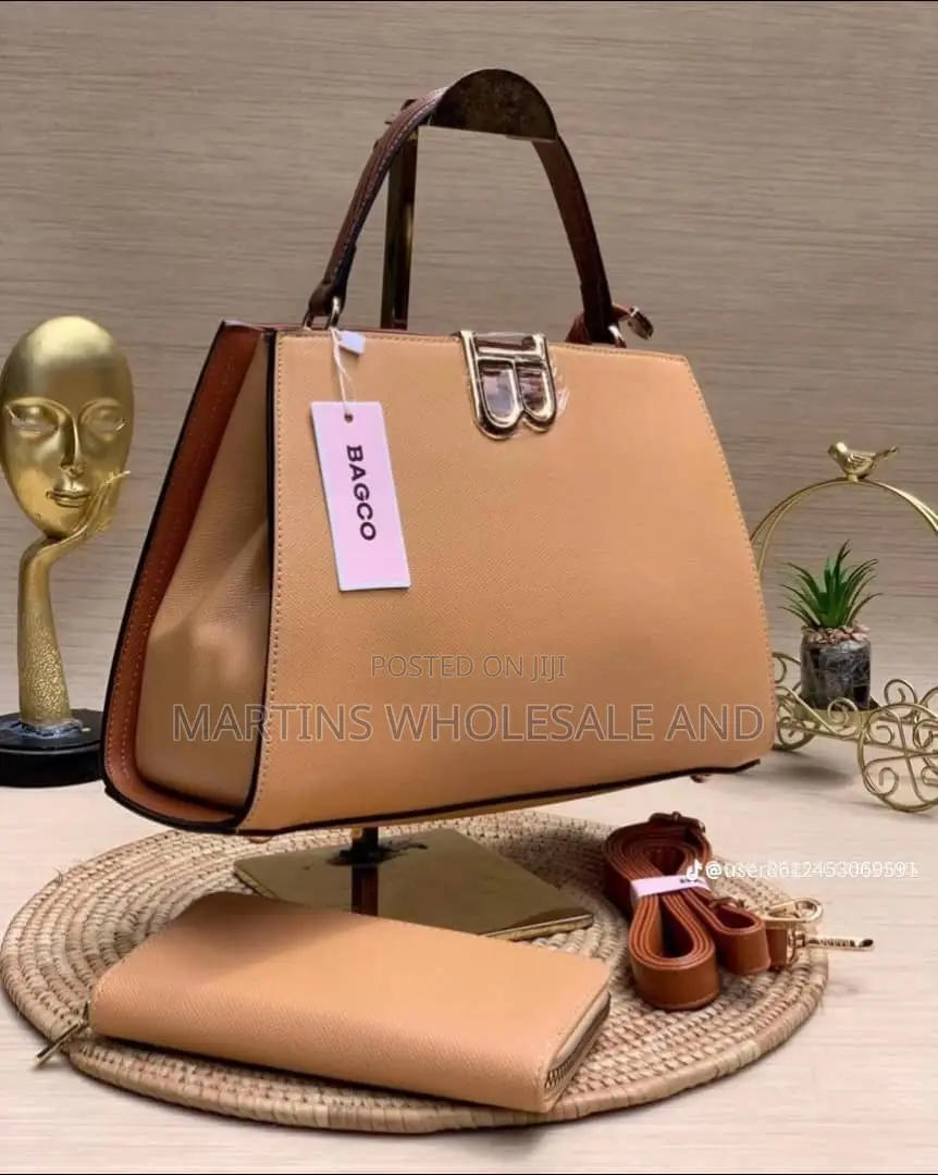 Brown Textured Bagco Structured Trapezoidal Handbag Set Features a Pro