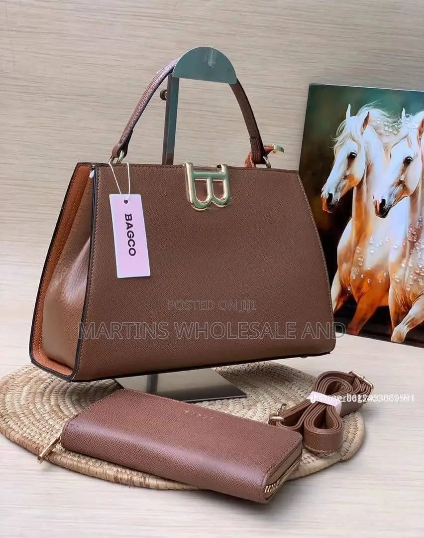 Brown Textured Bagco Structured Trapezoidal Handbag Set Features a Pro