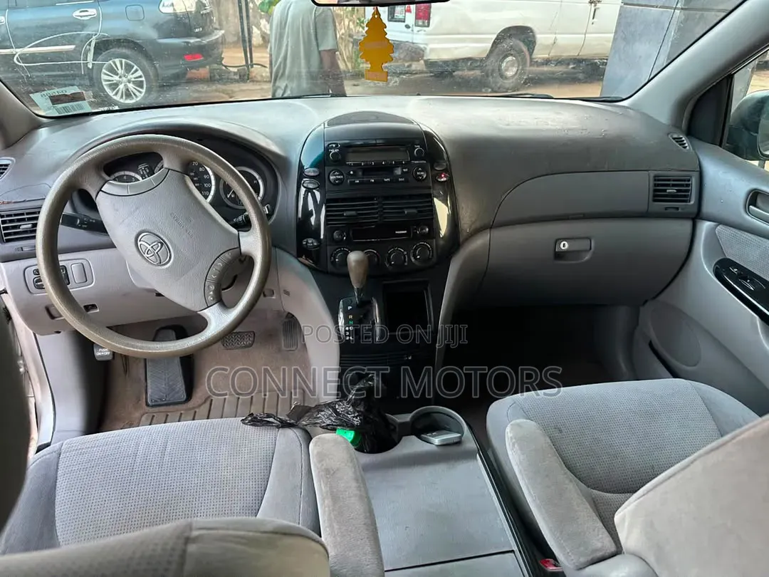 Toyota Sienna 2005 Gold