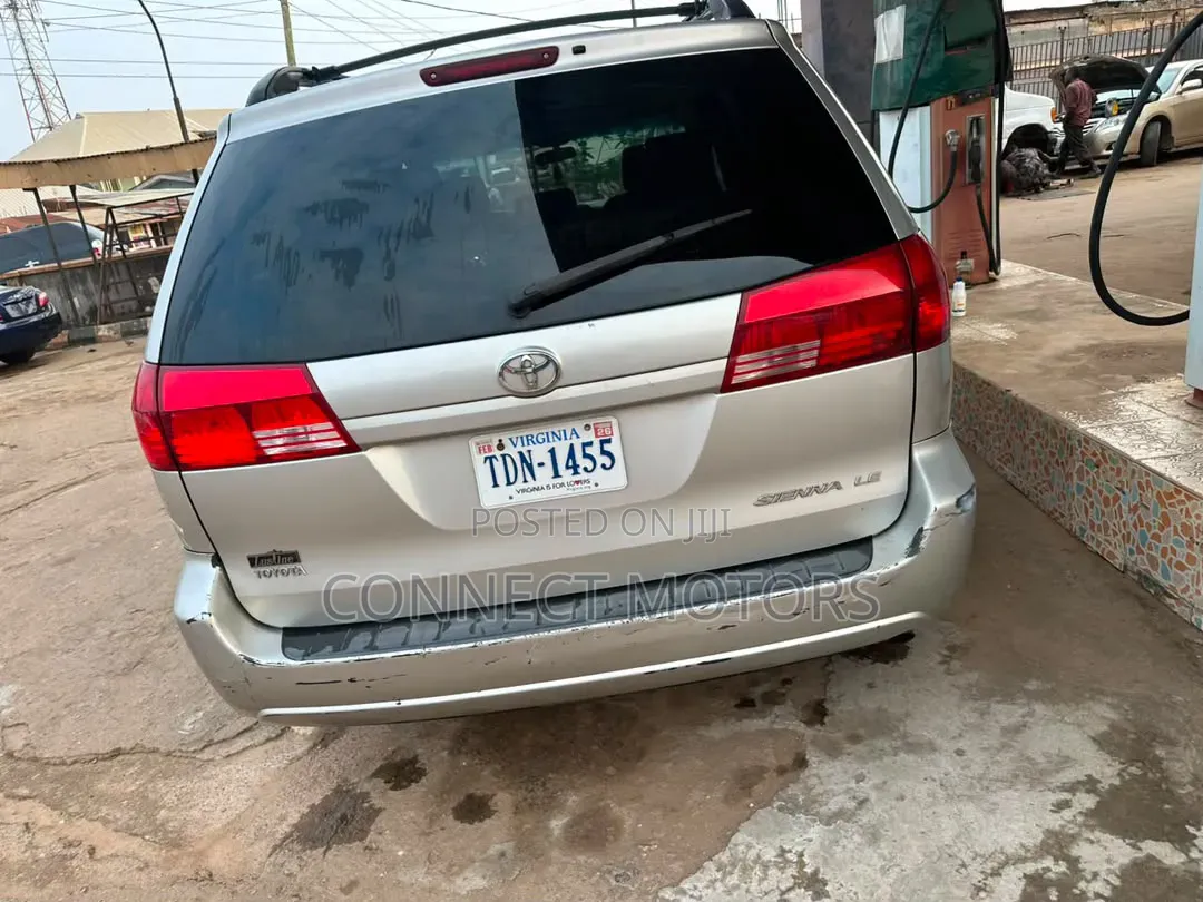 Toyota Sienna 2005 Gold