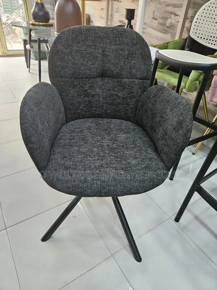 Modern Swivel Chair / Vis