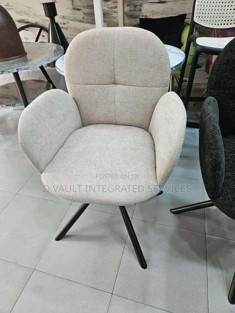 Modern Swivel Chair / Vis