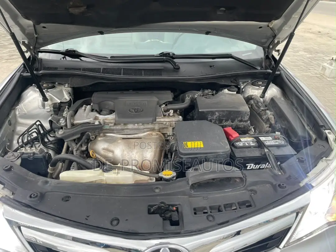 Toyota Camry XLE 4dr Sedan (2.5L 4cyl 6A) 2012 Silver