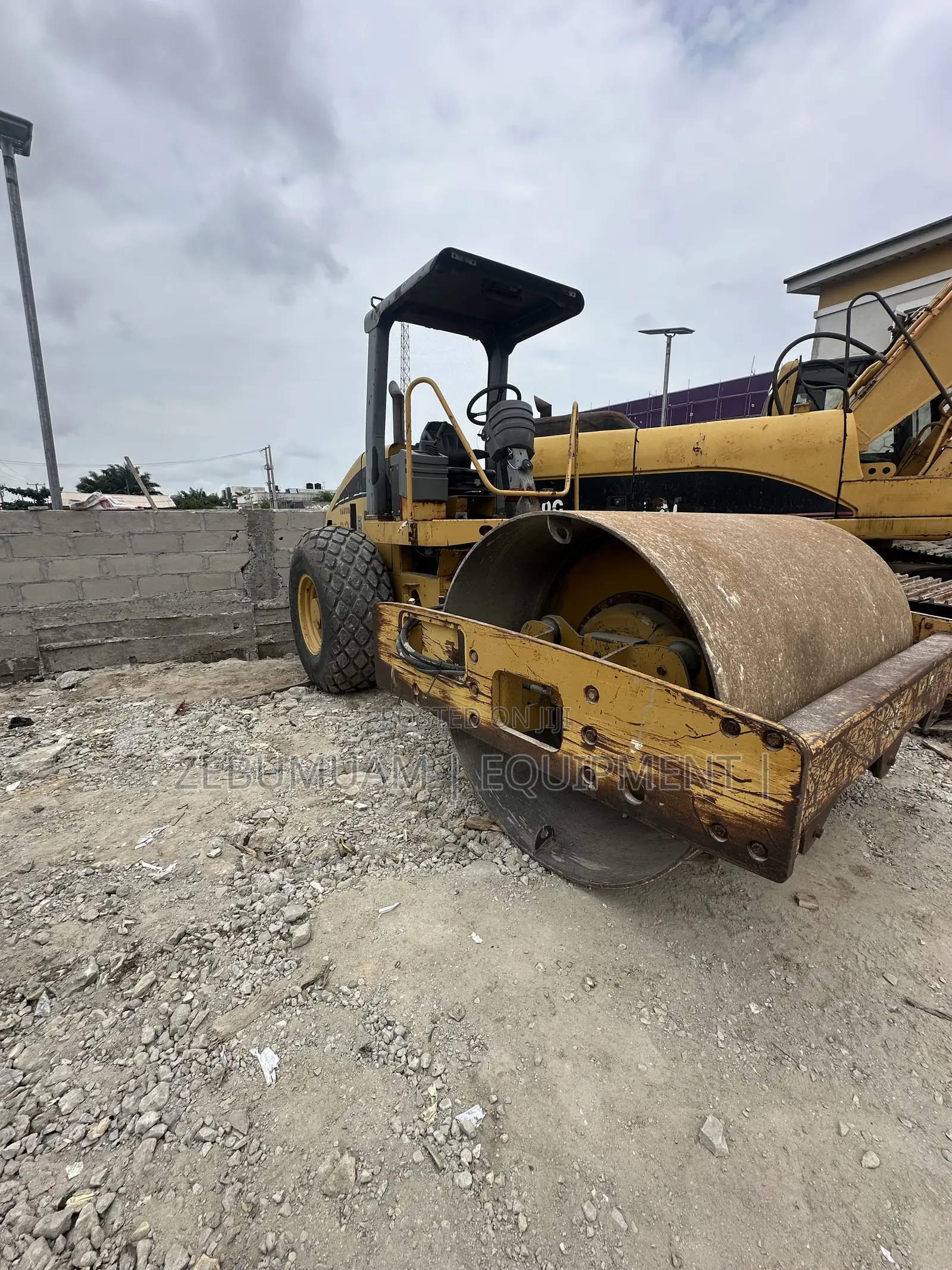 CS533E Wheel Roller for Sale. Price: 155M Naira