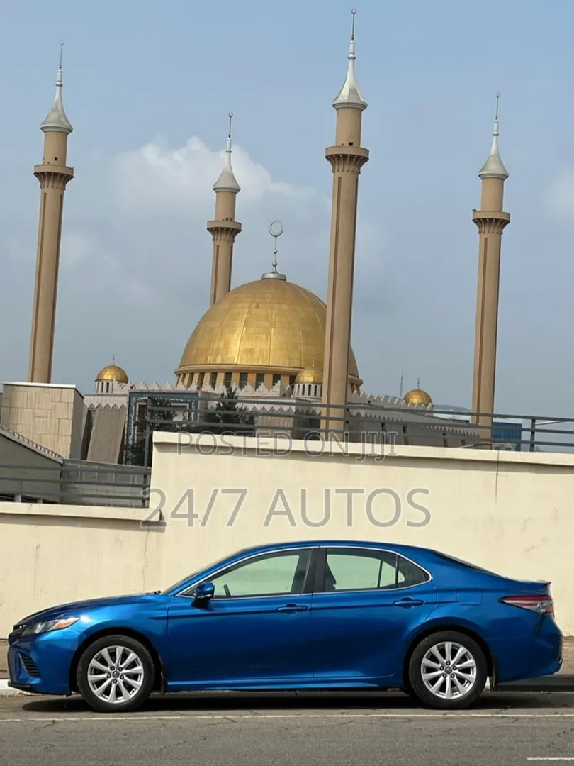 Toyota Camry 2019 Blue