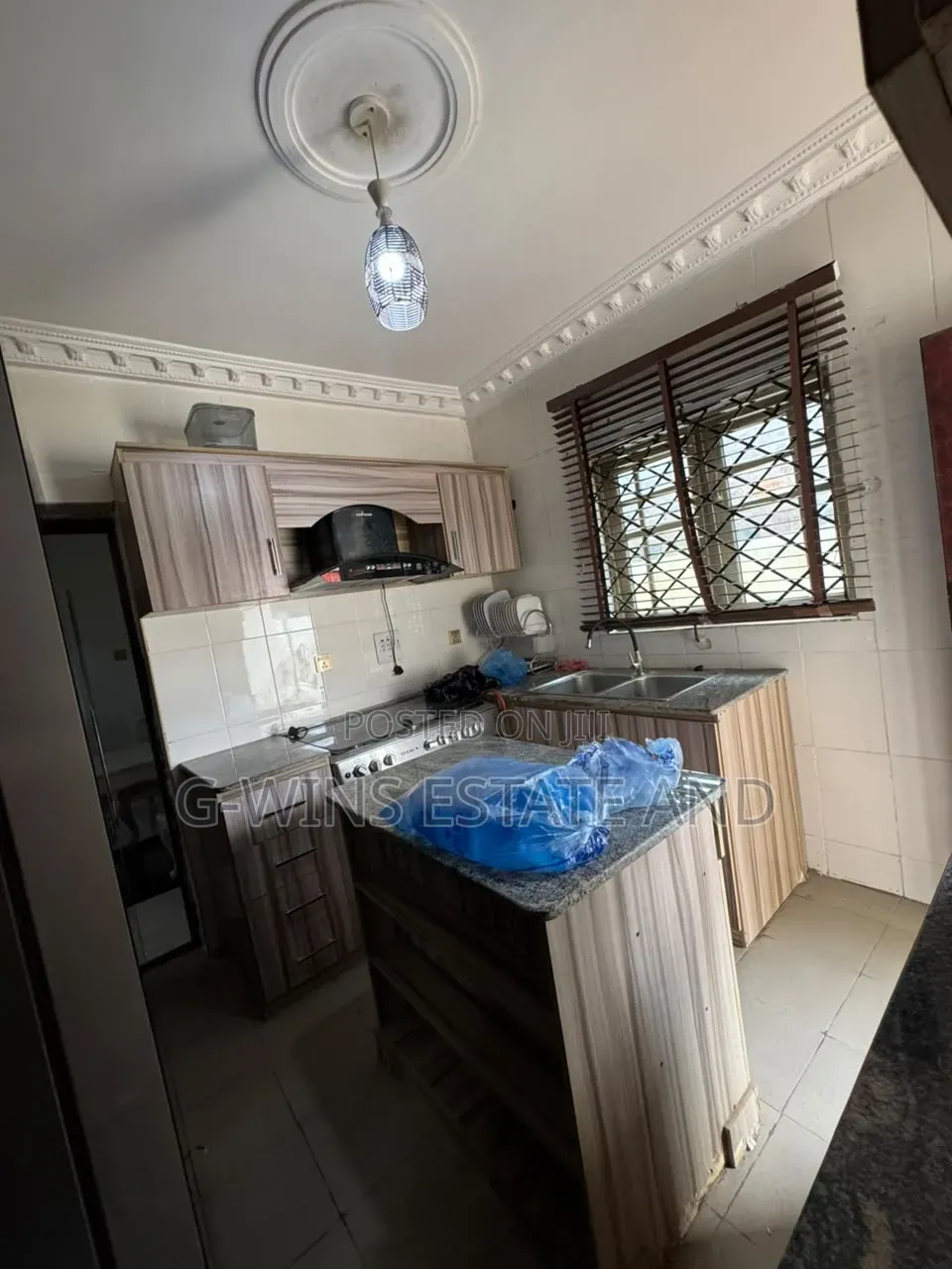 4bdrm Duplex in Ohovbe Quarters Off for sale