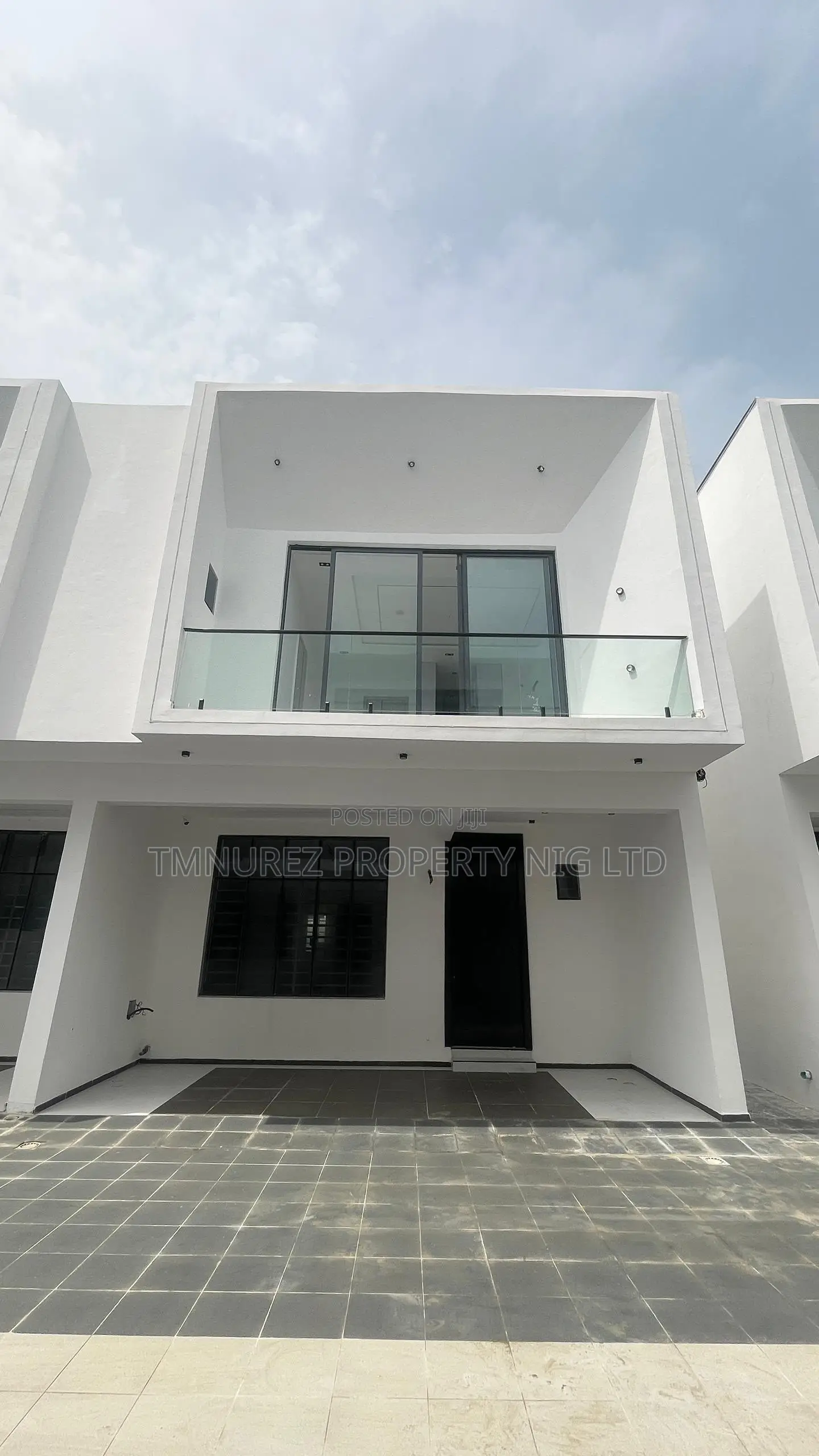4bdrm Duplex in Ikota for sale