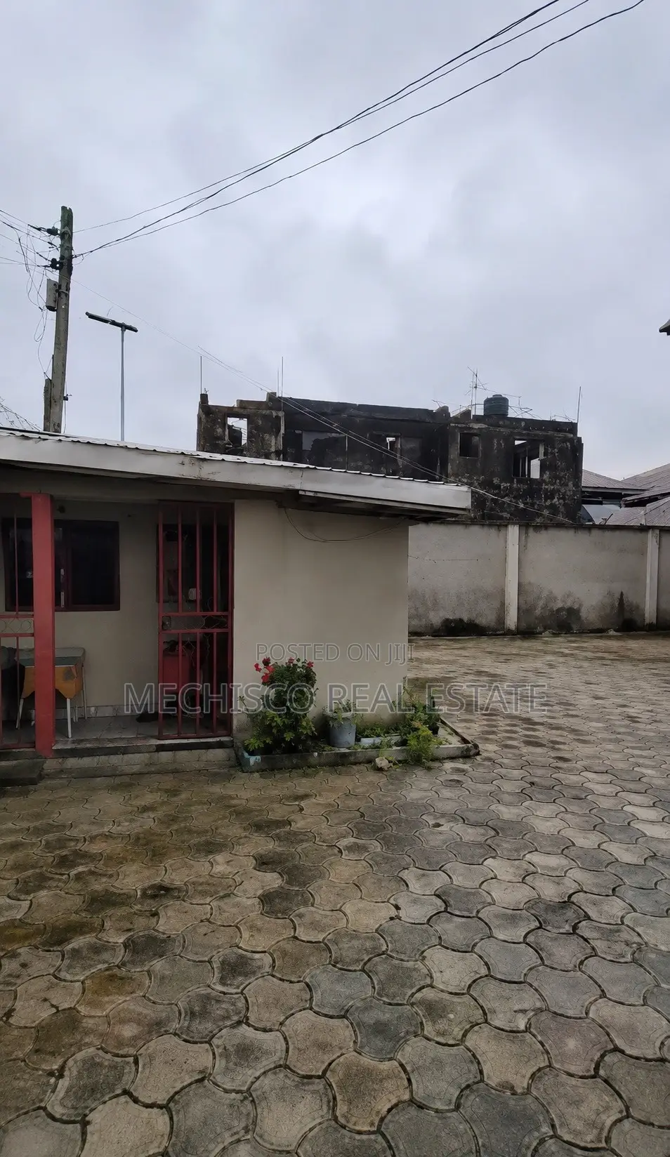 5bdrm Block of Flats in Woji for sale