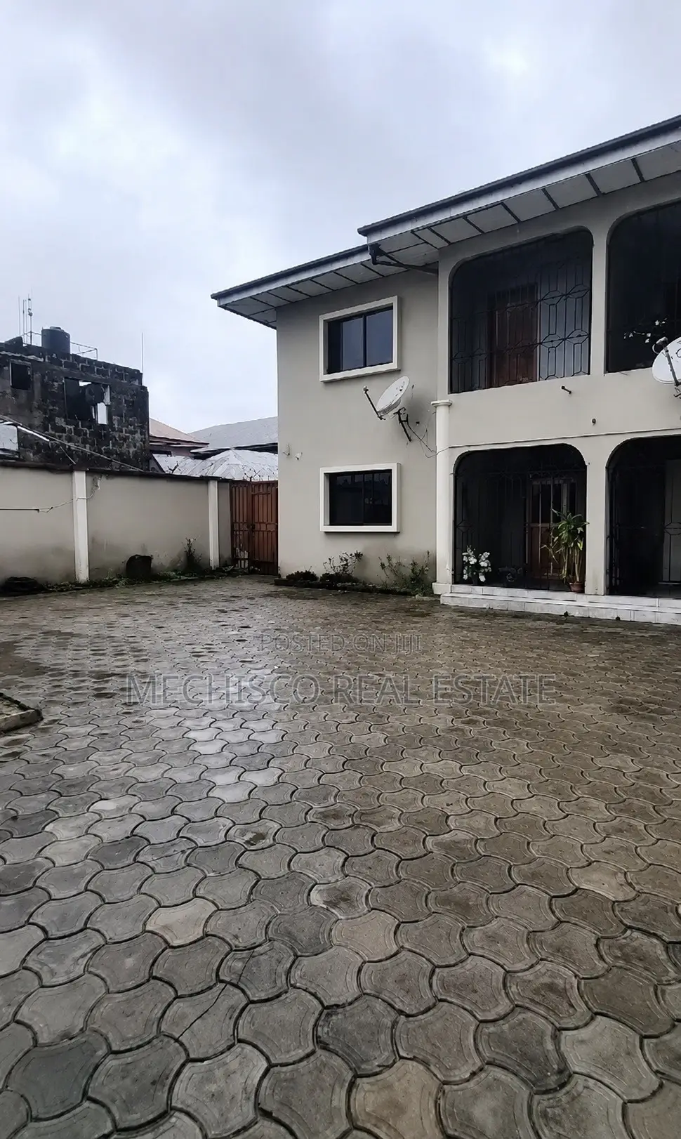 5bdrm Block of Flats in Woji for sale