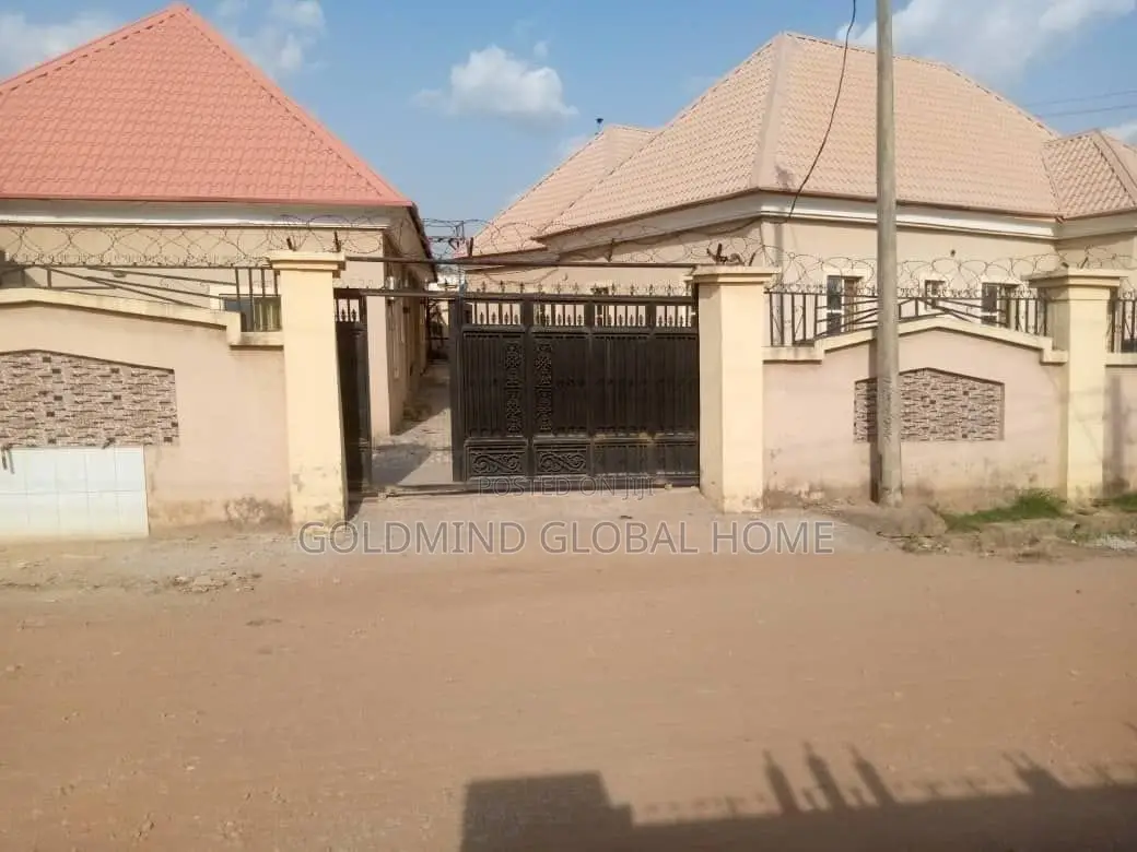 2bdrm Bungalow in Fha Lugbe for sale