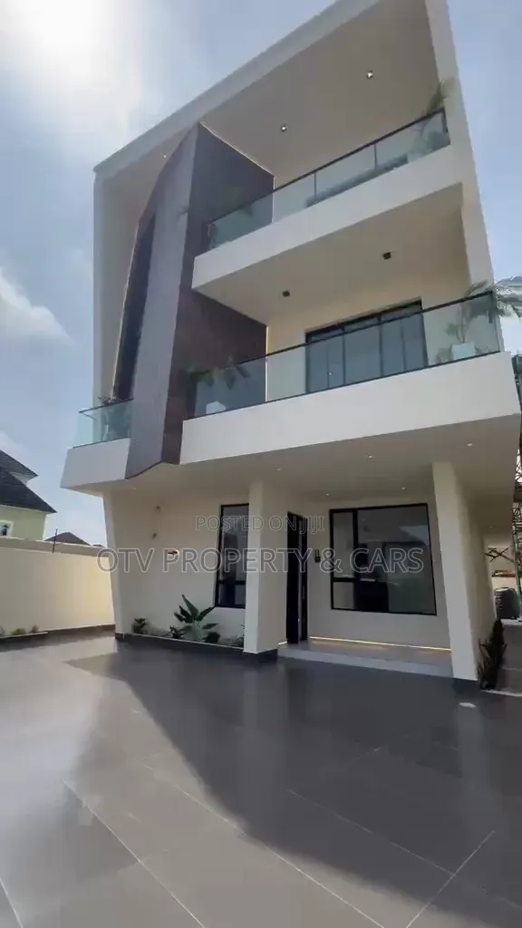 2bdrm Apartment in Lekki Phase 1 for sale