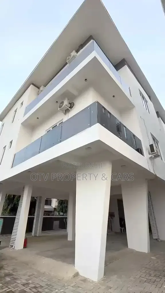 2bdrm Apartment in Lekki Phase 1 for sale