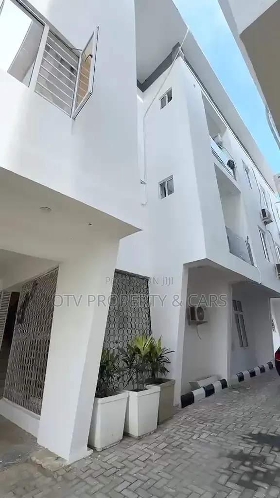 2bdrm Apartment in Lekki Phase 1 for sale