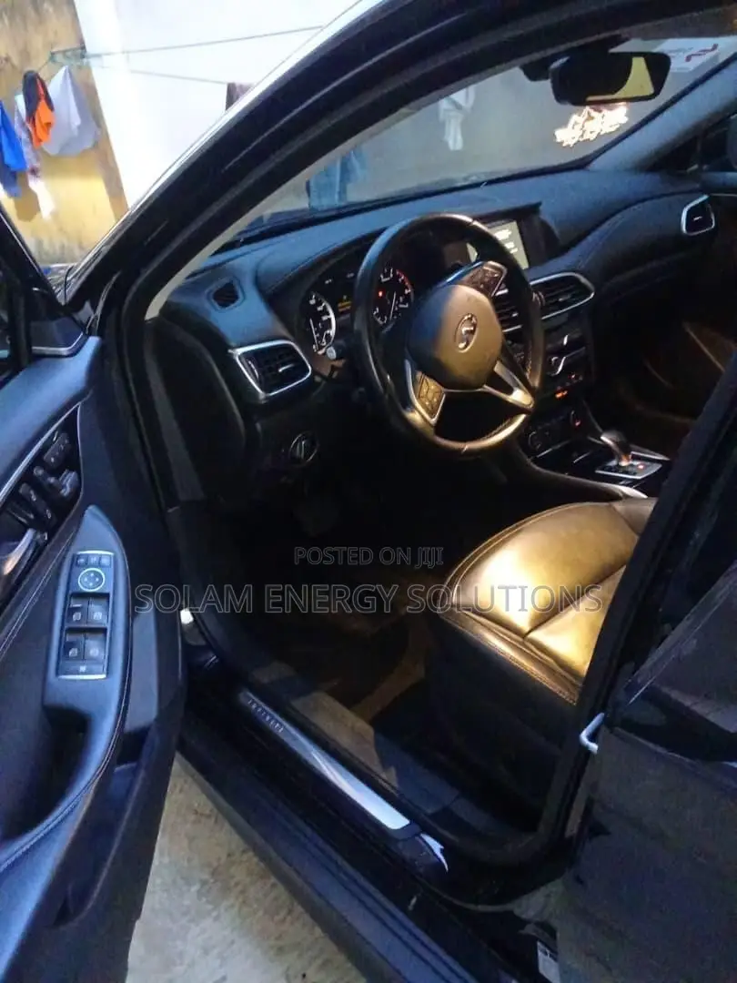 Infiniti QX30 2018 Black