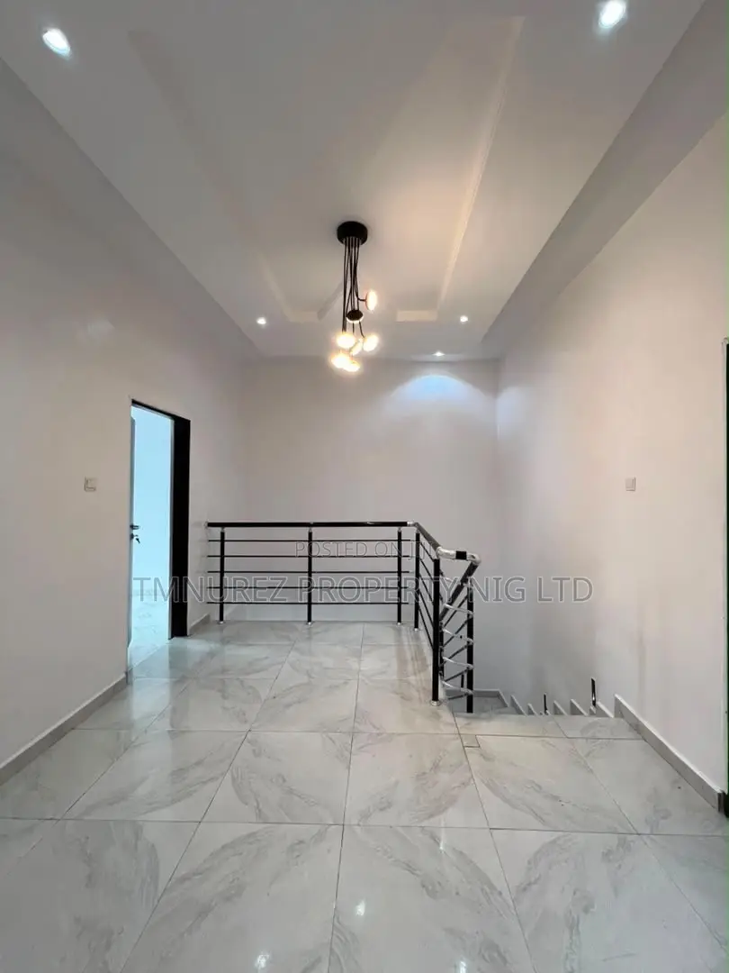 3bdrm Duplex in Chevron for rent