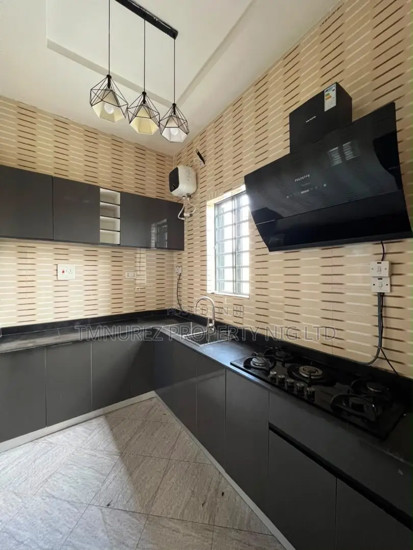 3bdrm Duplex in Chevron for rent