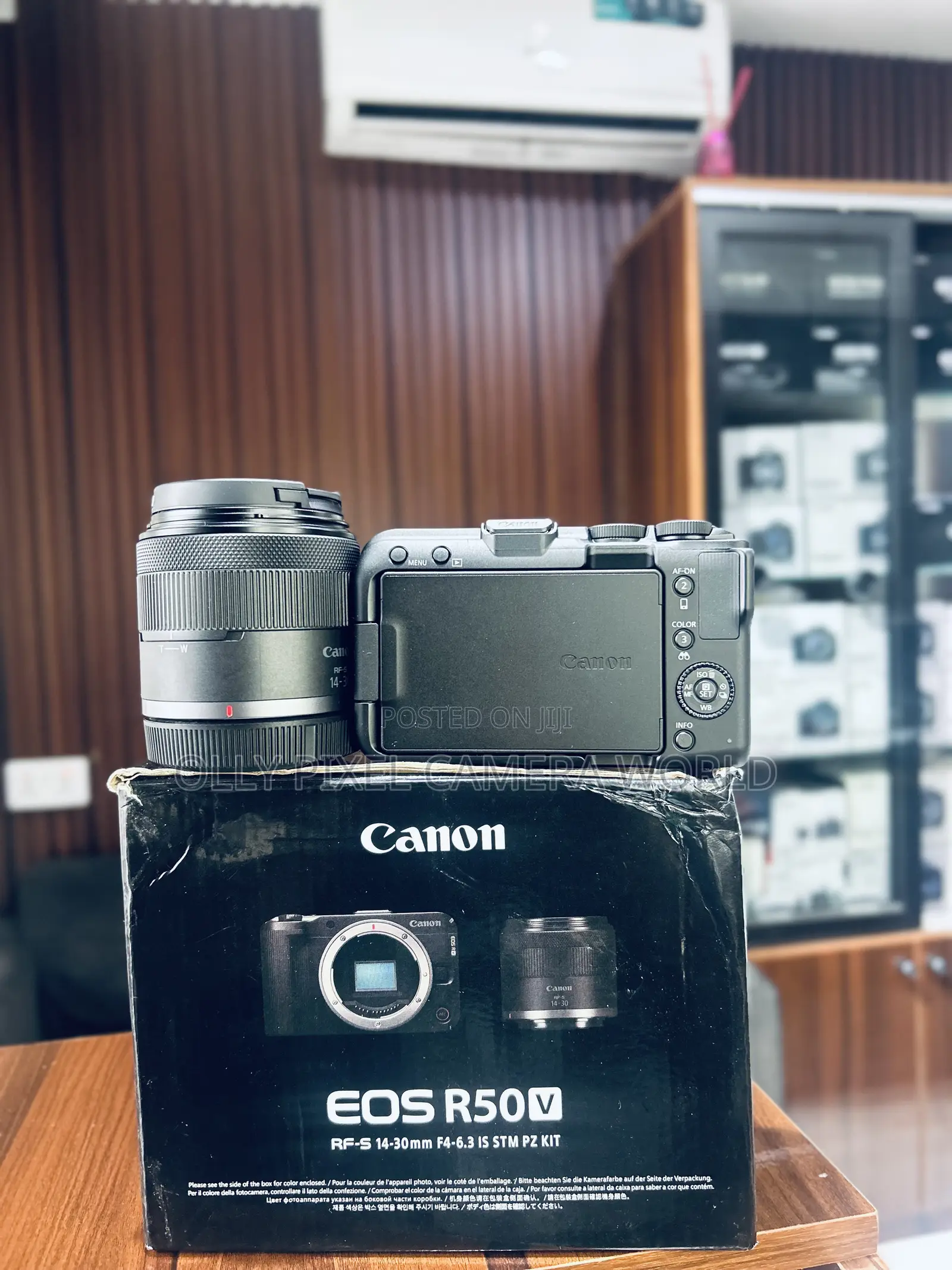 Canon R50V With Lens