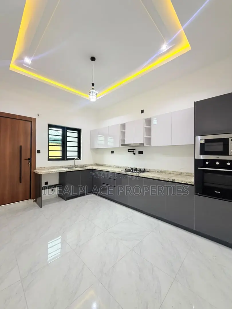4bdrm Townhouse/Terrace in Ogudu GRA for sale