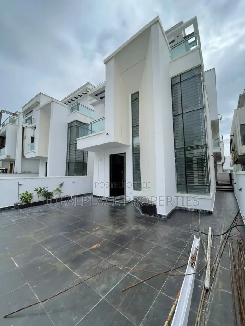 5bdrm House in Chevron for sale