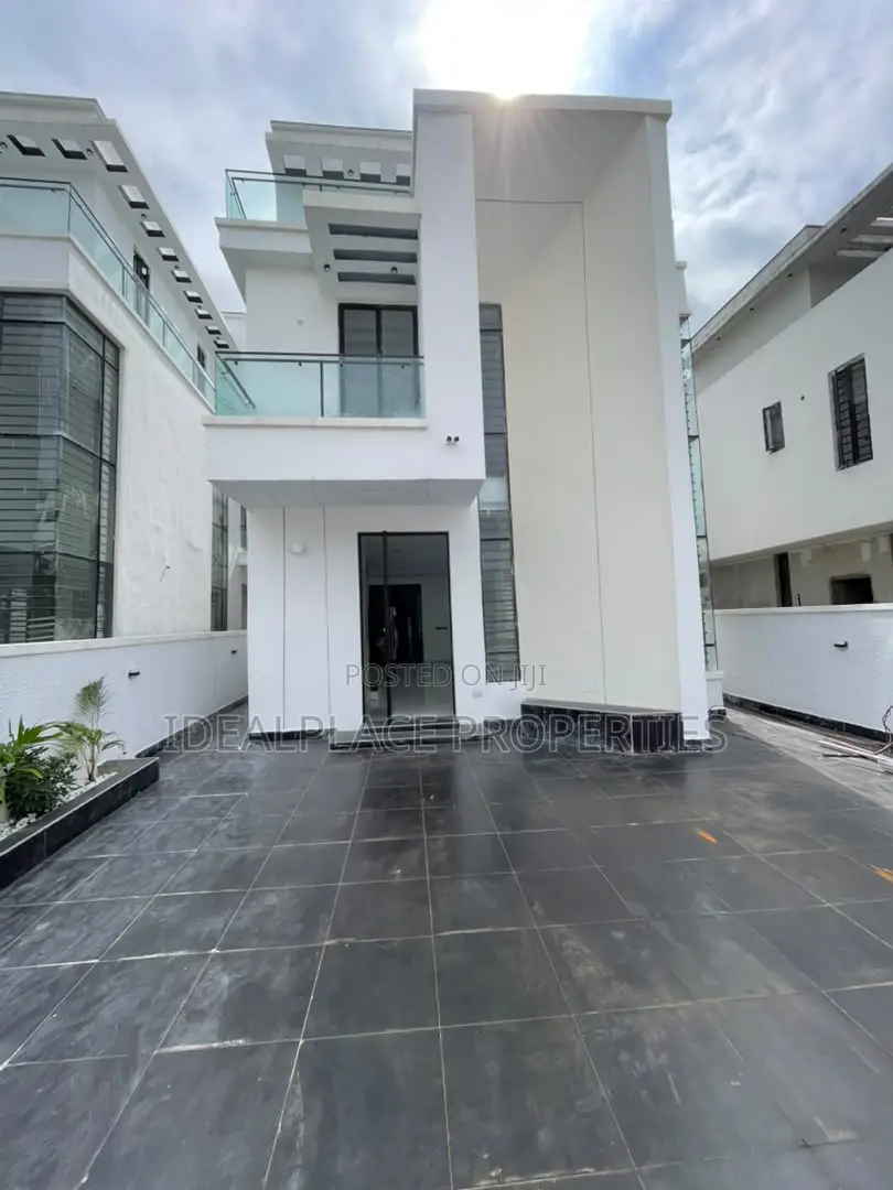 5bdrm House in Chevron for sale