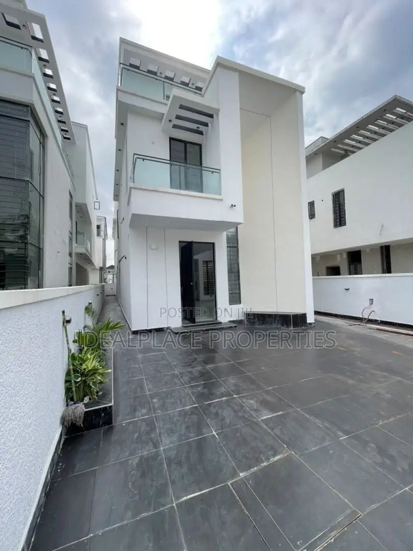 5bdrm House in Chevron for sale