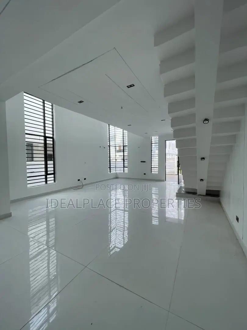 5bdrm House in Chevron for sale