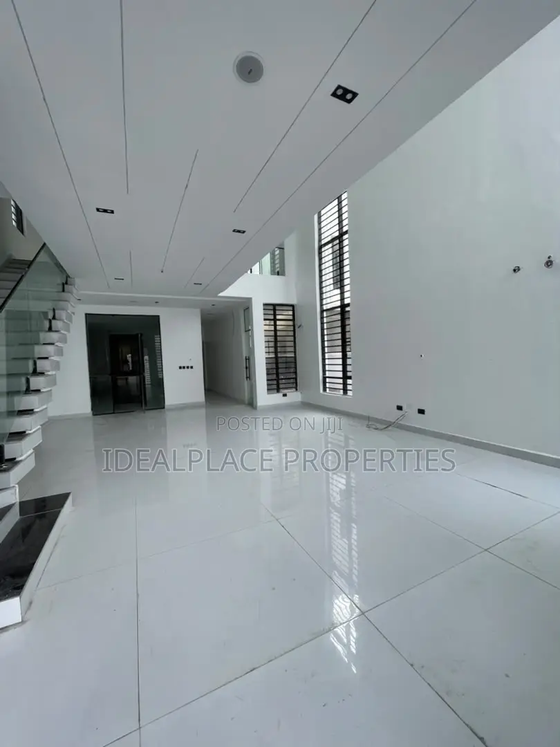 5bdrm House in Chevron for sale