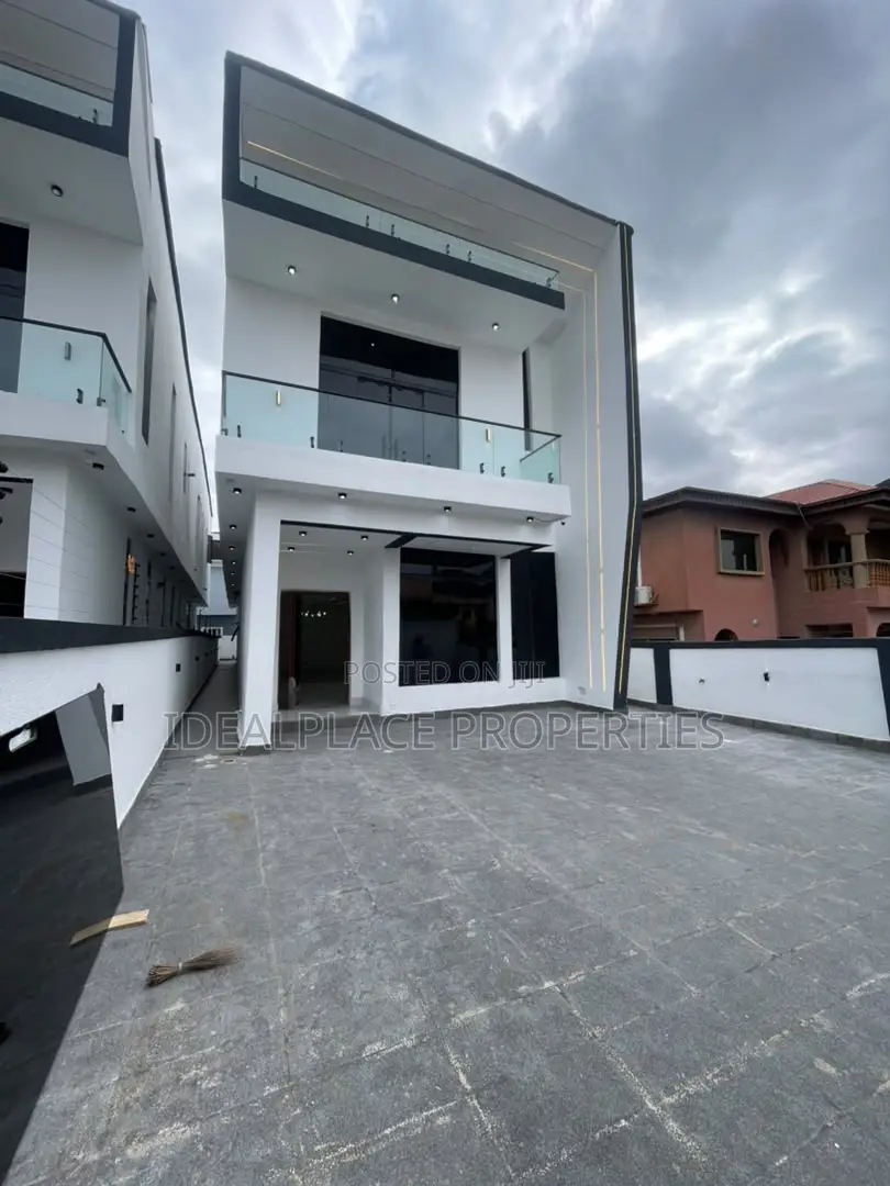 5bdrm Duplex in Ikota for sale